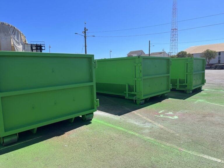 20 Yard Roll-Off/Hooklift Dumpster In Hawaii. HIWASTE MFG